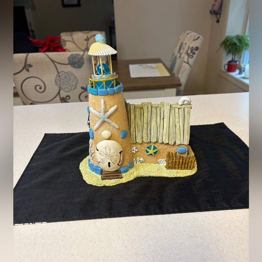Hallmark Light House - Picture 2 of 9